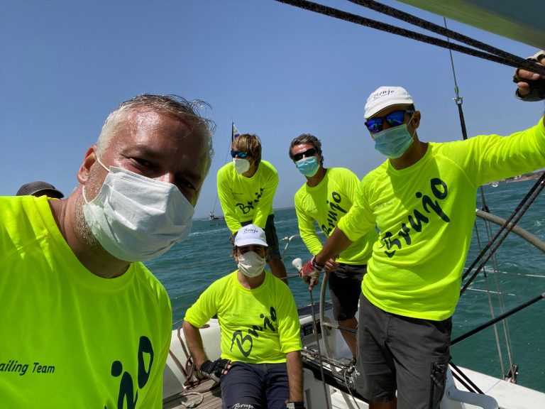 Tripulaci&oacute;n Brujo