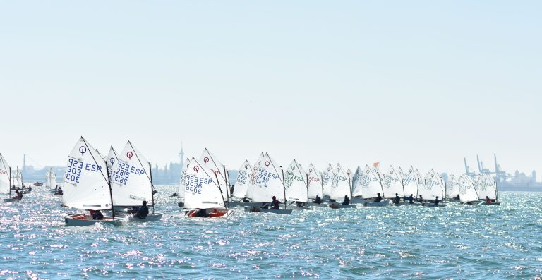 En torno a 300 regatistas DSC 0061