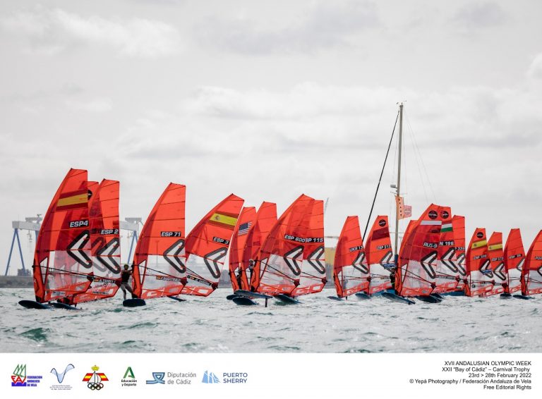 Las tablas voladoras toman la bahía gaditana