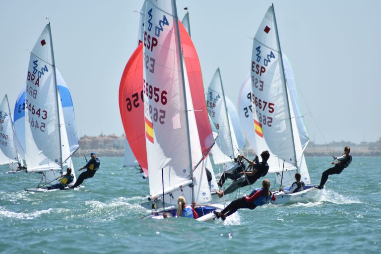 Los visitantes aprietan en la bahía gaditana