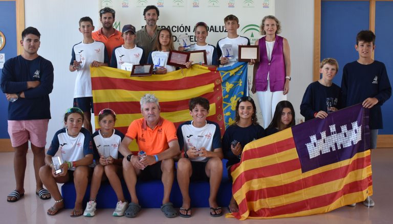 Valencia se proclama campeona de España de Optimist por Equipos en la bahía de Cádiz