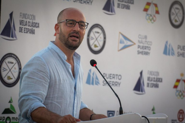 La bienvenida a los participantes levanta el telón de la VI Semana Clásica de Puerto Sherry, Memorial Pedro Bores