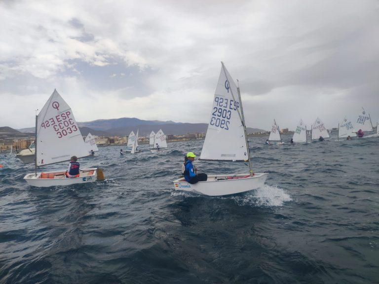 El RCN de Adra corona a los seis nuevos campeones autonómicos de la clase Optimist