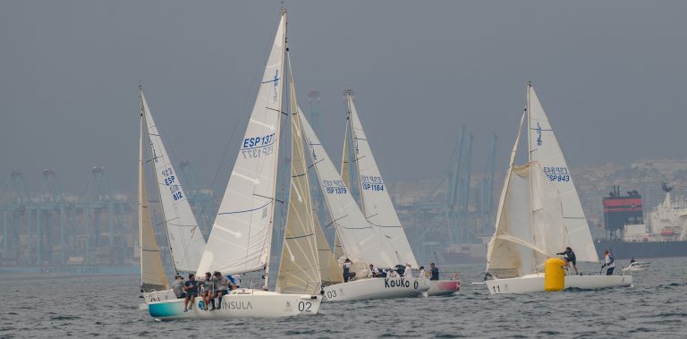 El Circuito Alcaidesa Marina autumn series de J/80 alcanza su ecuador este fin de semana en aguas de la Línea