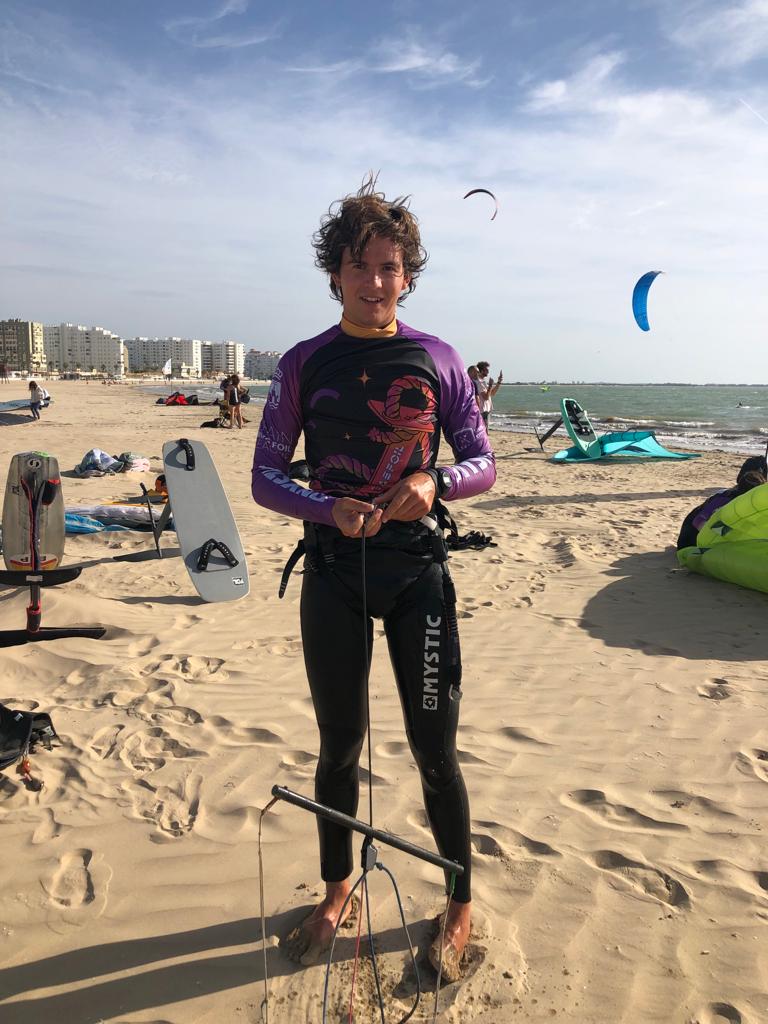La bahía de Cádiz regala una gran jornada de estreno en el Campeonato de España de Fórmula Kite