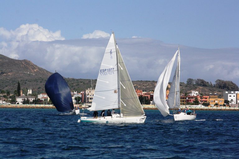 ‘Península’ anota el primer tanto del Circuito Alcaidesa Marina de J/80 autumn Series 2022