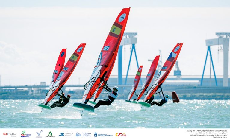 Las tablas voladoras aterrizan en la bahía de Cádiz