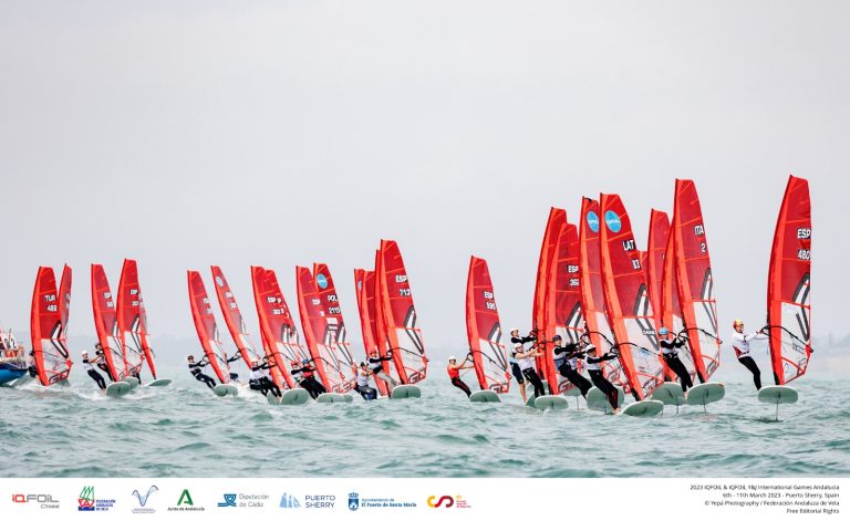 Máxima exigencia en la bahía gaditana en el ecuador del ‘International iQFOil Games Andalucía’