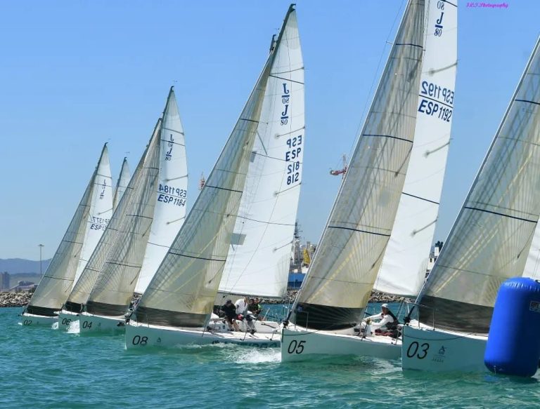 Segundo asalto a las series de primavera del Circuito Alcaidesa Marina de J/80, este fin de semana en aguas de La Línea