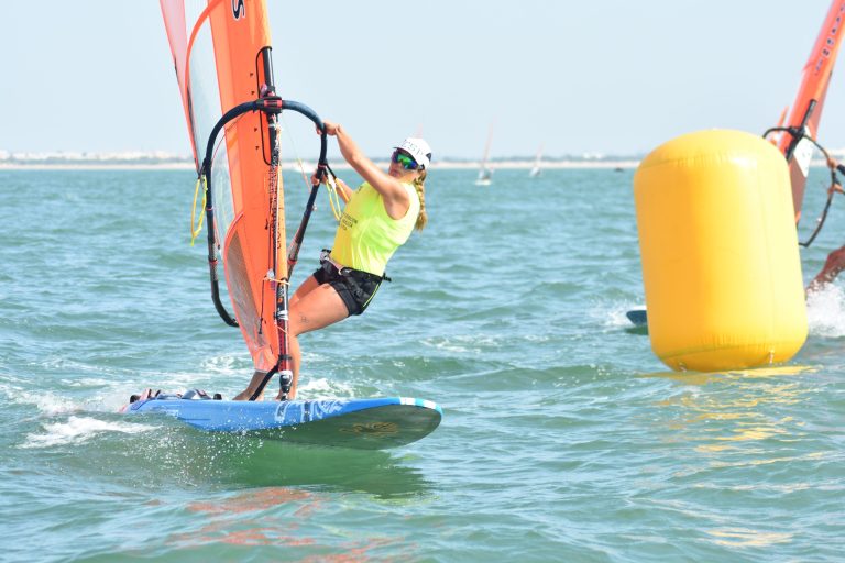 Duelo de titanes de cara a la jornada final del Campeonato de España de Raceboard en la bahía gaditana