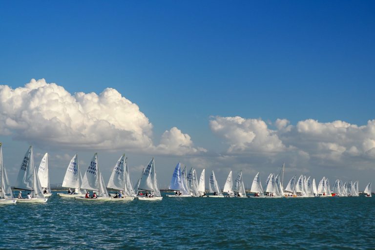 Nuevo parón del Campeonato del Mundo de Snipe Máster en la bahía gaditana