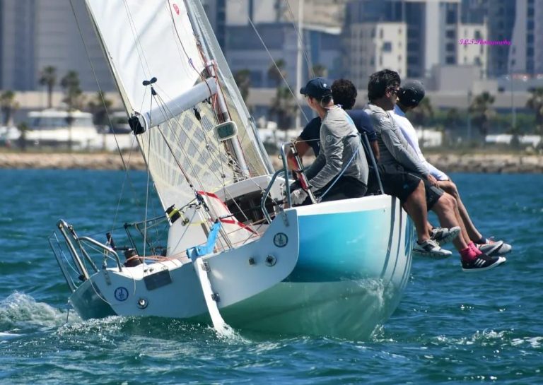 ‘Península’ suma y sigue en el Circuito Alcaidesa Marina de J/80