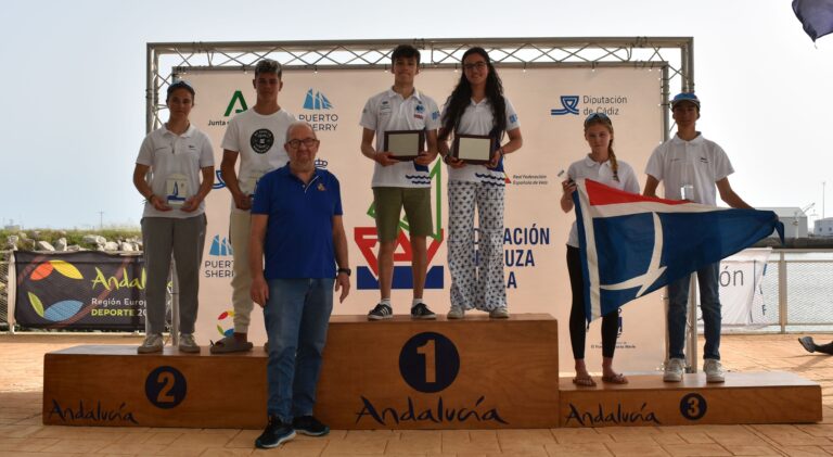 Baleares, catalanes y gallegos se reparten los campeonatos de España de 420 en aguas de la bahía de Cádiz