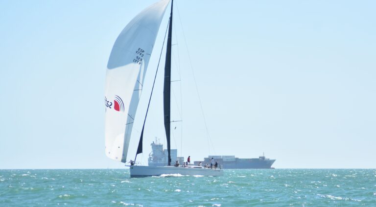 La embarcación ‘Merdocq’ de Iván Bohórquez gana la XVII Regata Amigos de la Vela, Avante Canasta