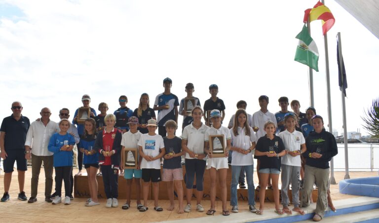 Los andaluces Mar Infante, Petra Murube y José de Linares, y los canarios Manuel Florido, Martina Quintana y Pablo Medina se reparten los títulos del 9º Trofeo de la Hispanidad de Optimist