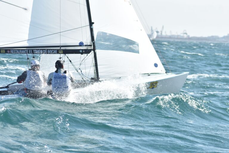 Los húngaros Szalbolcs Majthenyi y Andras Domokos se proclaman campeones de Europa de Flying Dutchman