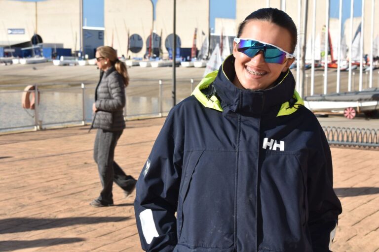 La linense Raquel Retamero se cuelga el bronce en aguas del Mar Menor
