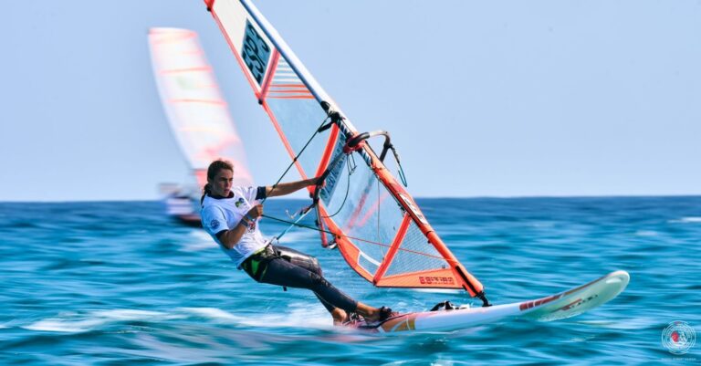 Los andaluces Olivia Sánchez (Techno Sub 15) y Beltrán Parrado (Techno Sub 17) se coronan en Santa Pola