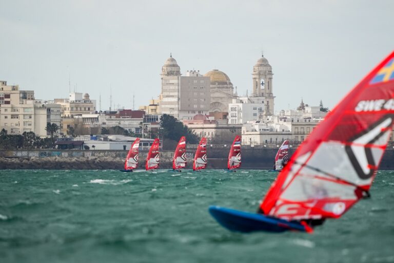 iQFOil Games Cádiz: La gran cita internacional del Windsurf olímpico vuelve a la bahía de Cádiz