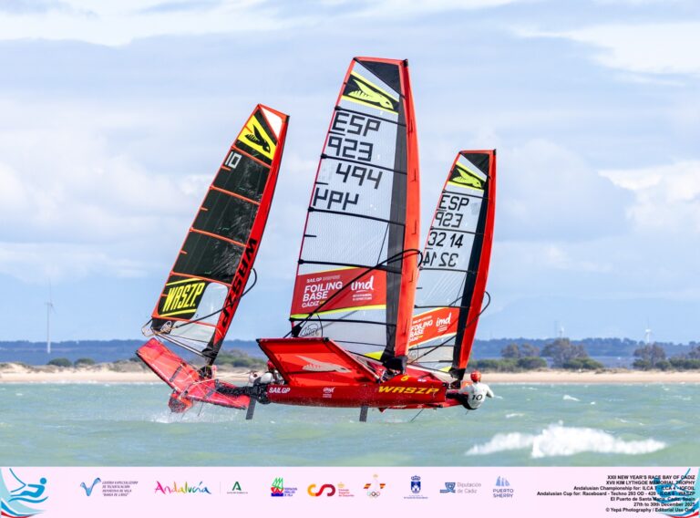 La Regata de Año Nuevo arranca en la bahía de Cádiz con una primera jornada dura y sin margen para errores