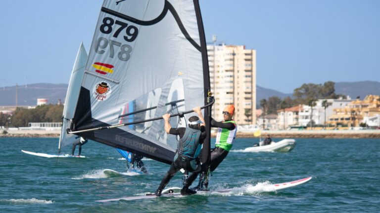 Los onubenses marcan el ritmo en la primera jornada en La Línea