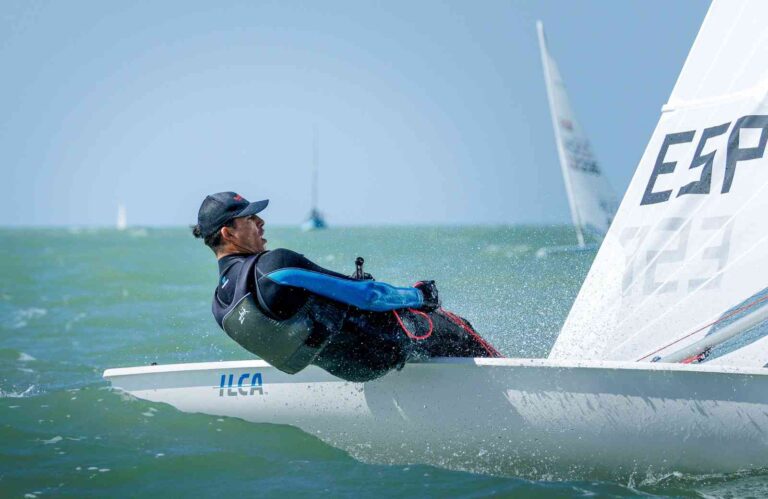 Los andaluces Roberto Aguilar, Pilar Lamadrid y Lucía Guardiola representarán a Andalucía en una de las grandes citas internacionales de la vela olímpica, que se celebra en aguas baleares del 30 de marzo al 4 de abril.