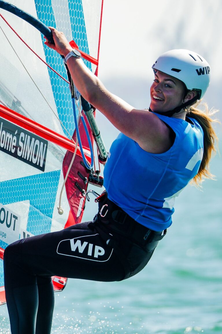 Pilar Lamadrid conquista los iQFOiL Games Cádiz 2026 y lidera el gran papel español y andaluz en la bahía gaditana