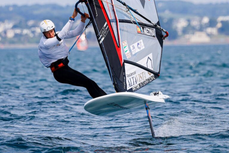 Pilar Lamadrid y Antonio Medina afrontan desde este lunes el Campeonato de Europa de iQFOil en aguas de Portimao