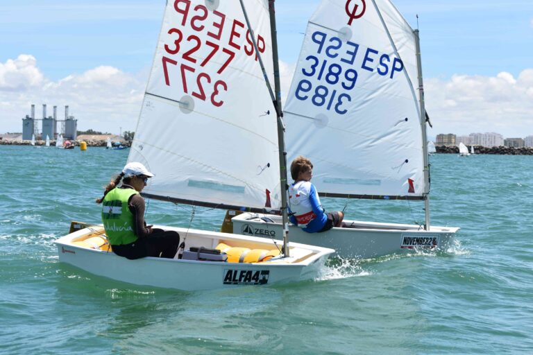 Baleares y Valencia meten a sus dos equipos en las semifinales del Nacional de Optimist por Autonomías