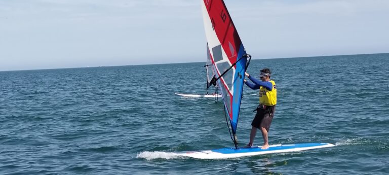 El linense Ricardo Jiménez gana el Campeonato de Andalucía de Windsurfer tras un emocionante desempate en Punta Umbría