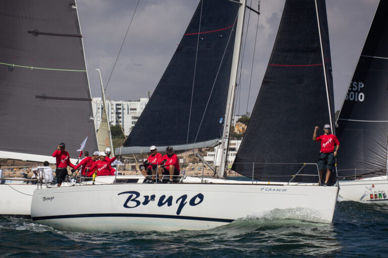 ‘Brujo’ golpea primero en la 32 Regata Juan de la Cosa y 55 Semana Náutica de El Puerto de Sta María