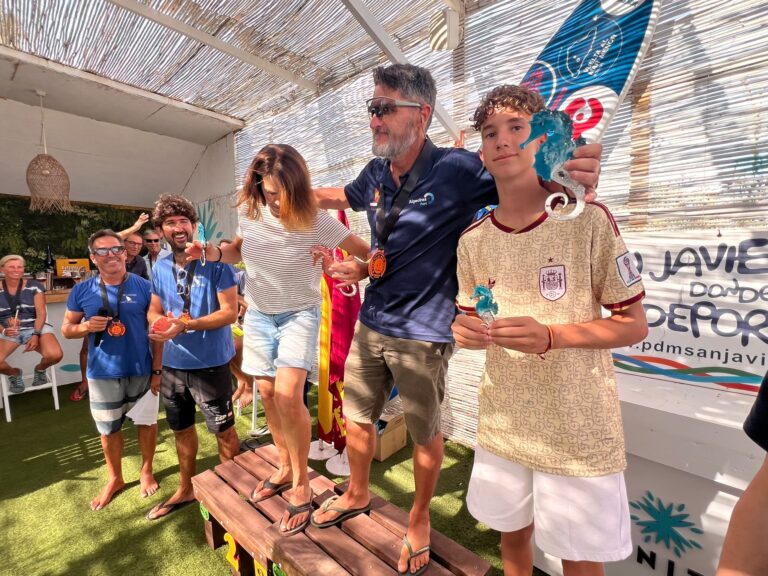 Ricardo Jiménez Zalacain arrasa en la III Vuelta al Mar Menor de Windsurfer